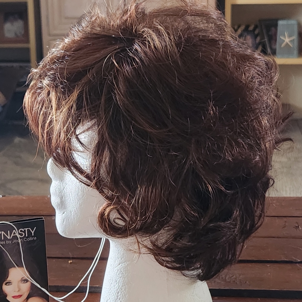 Joan Collins wig - Picture 2 of 5